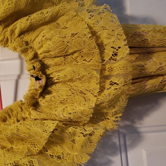 medium off shoulder lace dress - Picture 4 of 5